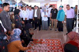 Produk Kriya Unggulan Batik Mawar dan Anyaman Lontar Tampil di Pameran Pinisi 24 Bulukumba