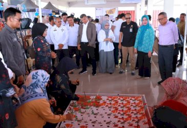 Produk Kriya Unggulan Batik Mawar dan Anyaman Lontar Tampil di Pameran Pinisi 24 Bulukumba