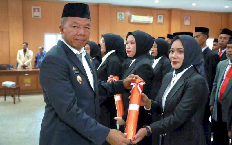 PELANTIKAN. Bupati Bulukumba, Andi Muchtar Ali Yusuf, melantik 55 anggota Badan Permusyawaratan Desa (BPD) dari 11 desa di Kabupaten Bulukumba di Ruang Pola Kantor Bupati Bulukumba, Kamis (7/5/2026). foto: istimewa