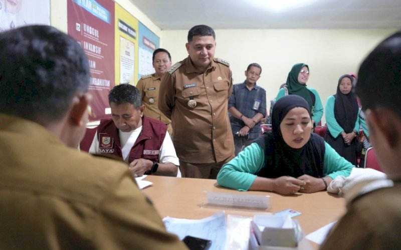 PENINJAUAN. Wali Kota Makassar, Munafri Arifuddin, melakukan peninjauan langsung di Unit Pelayanan Administrasi Kependudukan (Adminduk) Kecamatan Biringkanaya (eks UPTD Pendidikan) yang berlokasi di Jl Balang Turungan, Kelurahan Daya, Kecamatan Biringkanaya, Selasa (19/5/2026). foto: istimewa
