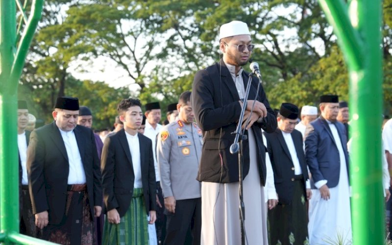SALAT ID. Wali Kota Makassar, Munafri Arifuddin, menghadiri Salat Iduladha 1447 Hijriah di Lapangan Karebosi Makassar, Rabu (27/5/2026). foto: istimewa