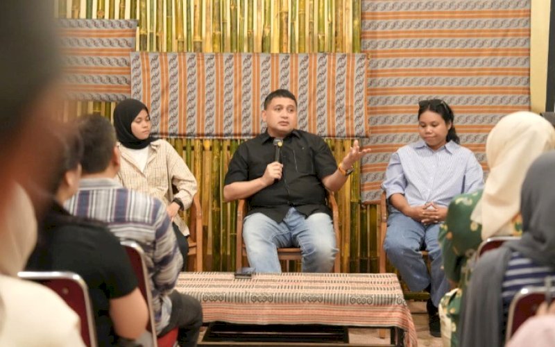 PAPARAN. Wali Kota Makassar, Munafri Arifuddin, mengupas peluang serta masa depan talenta kota melalui penguatan ekosistem industri kreatif yang terpusat di Makassar Creative Hub (MCH) pada Makassar International Writers Festival (MIWF) 2026 di Benteng Fort Rotterdam Makassar, Jumat (15/5/2026). foto: istimewa