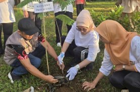 Hari Bumi 2026, DWP Sulsel Tanam Bibit Unggul Bernilai Ekonomi di Gowa