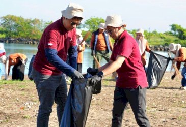 GMTD Bersih-bersih Pantai Akkarena, Kumpulkan 306 Kg Sampah
