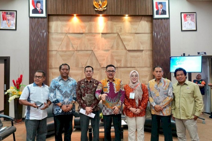 Jufri Rahman (tengah). foto: istimewa