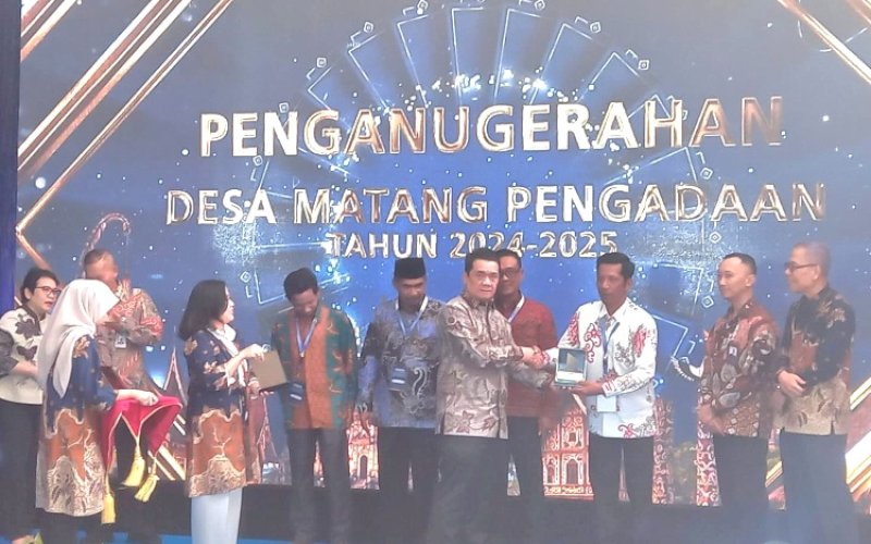 PENGHARGAAN. Desa Pakatto, Kecamatan Bontomarannu, Kabupaten Gowa berhasil meraih penghargaan Desa Matang Pengadaan dari Lembaga Kebijakan Pengadaan Barang/Jasa Pemerintah (LKPP RI) Tahun 2024-2025. foto: istimewa