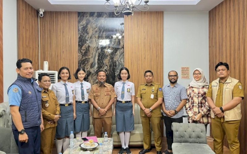 PERTEMUAN. Gubernur Sulsel, Andi Sudirman Sulaiman, menemui langsung peserta dan turut melibatkan Pemkot Makassar dalam hal ini Kesbangpol Makassar pada pertemuan yang berlangsung di Rumah Jabatan Gubernur, Senin (25/5/2026). foto: istimewa