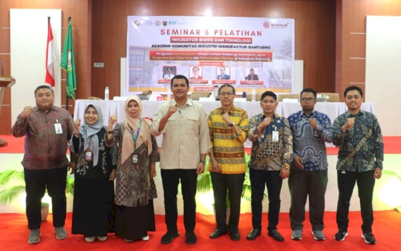 SEMINAR. Bupati Bantaeng, M Fathul Fauzy Nurdin, menghadiri Seminar dan Pelatihan Inkubator Bisnis dan Teknologi yang diselenggarakan Akademi Komunitas Industri Manufaktur (AK-Manufaktur) Bantaeng di Aula Graha Vokasi Akom, Rabu (6/5/2026). foto: istimewa