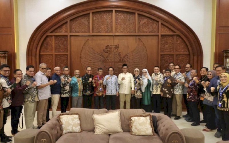 SILATURAHMI. Mengawali Minggu pagi (28/6/2026), dengan agenda strategis, Menteri Pertanian (Mentan), Andi Amran Sulaiman, mengumpulkan para rektor dan pimpinan perguruan tinggi dari kawasan Indonesia Timur di Jakarta Selatan. foto: istimewa
