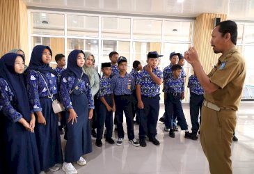 Siswa SMPN 7 Bulukumba Field Trip ke Gedung Pinisi dan Ammatoa