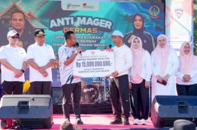 Andi Sudirman Sulaiman Serahkan Bantuan Keuangan Rp15 Miliar untuk Selayar