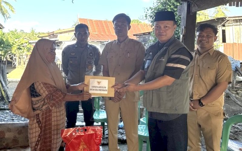 BANTUAN. Gubernur Sulsel Andi Sudirman Sulaiman melalui Staf Khusus Gubernur Sulsel Achmad Hidayat menyalurkan bantuan sosial kemanusiaan berupa dana santunan dan paket sembako kepada keluarga korban, Selasa (23/6/2026). foto: istimewa