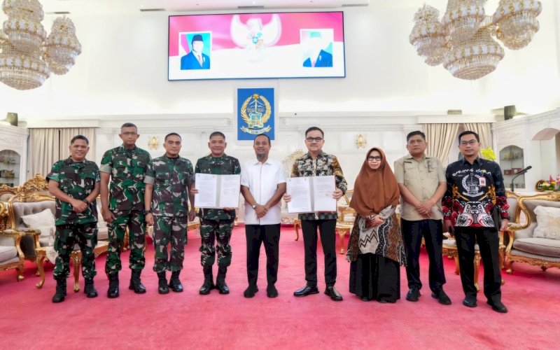 PKS. Pemprov Sulsel melakukan penandatanganan Perjanjian Kerja Sama (PKS) dengan Kodam XIV/Hasanuddin terkait penanganan bencana banjir di Kabupaten Lutra di Rumah Jabatan Gubernur Sulsel, Kamis (11/6/2026). foto: istimewa