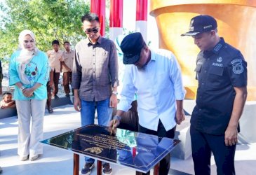 Andi Sudirman Sulaiman Resmikan Tugu Ujung Aspal Selatan Sulawesi di Selayar