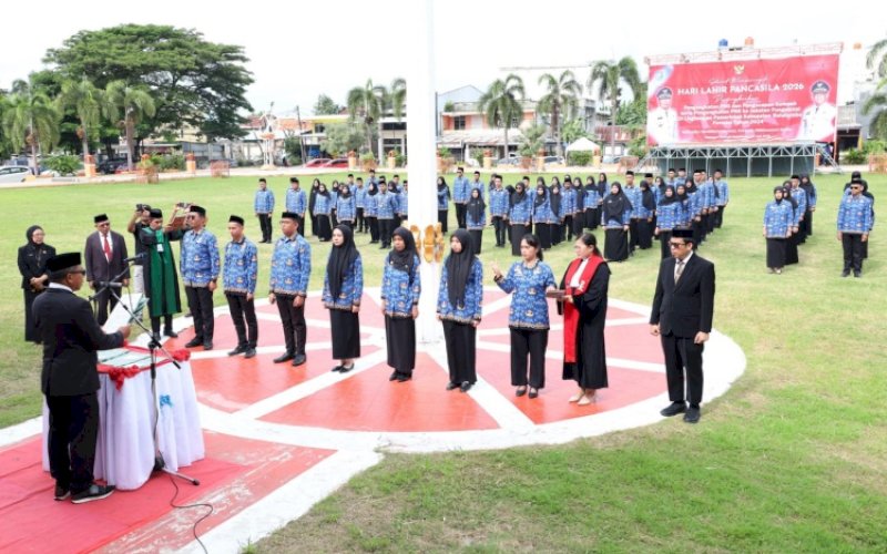 PELANTIKAN. Bupati Bulukumba, Andi Muchtar Ali Yusuf, melantik dan mengambil sumpah 94 Pegawai Negeri Sipil (PNS) formasi 2024 di Lapangan Pemuda Bulukumba, Selasa (2/6/2026). foto: istimewa