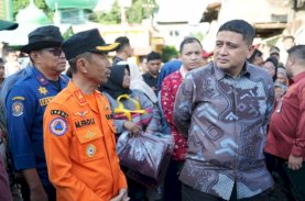 Munafri Arifuddin Turun Langsung Bawa Bantuan ke Lokasi Kebakaran di Jl Sultan Alauddin, Pastikan Kebutuhan Terpenuhi