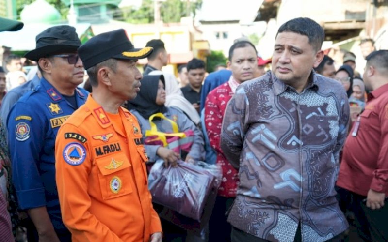 Munafri Arifuddin Turun Langsung Bawa Bantuan ke Lokasi Kebakaran di Jl Sultan Alauddin, Pastikan Kebutuhan Terpenuhi