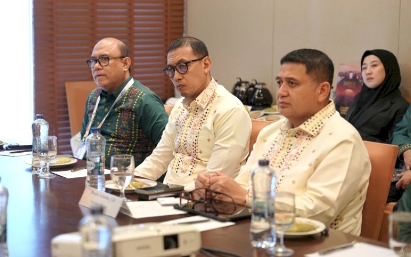 FORUM IGS. Wali Kota Makassar Munafri Arifuddin didampingi Sekda Kota Makassar Andi Zulkifly Nanda dan Kepala DPMPTSP Kota Makassar Muh Mario Said dalam rangkaian Business Forum IGS 2026 di Hotel The Rinra Makassar, Rabu (24/6/2026). foto: istimewa