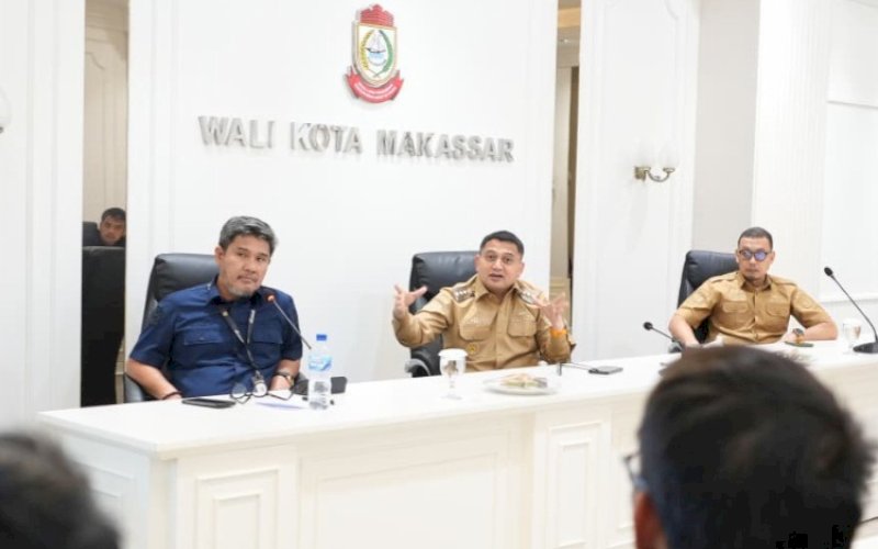 RAKOR. Wali Kota Makassar, Munafri Arifuddin, memimpin rapat koordinasi bersama jajaran Direksi Perumda Parkir Makassar Raya di Balai Kota Makassar, Senin (15/6/2026). foto: istimewa