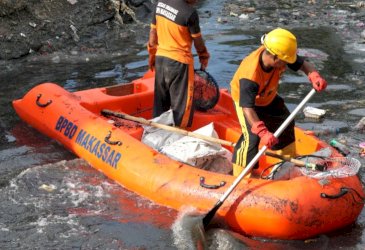 BPBD Makassar Bersihkan Kanal Bara-baraya