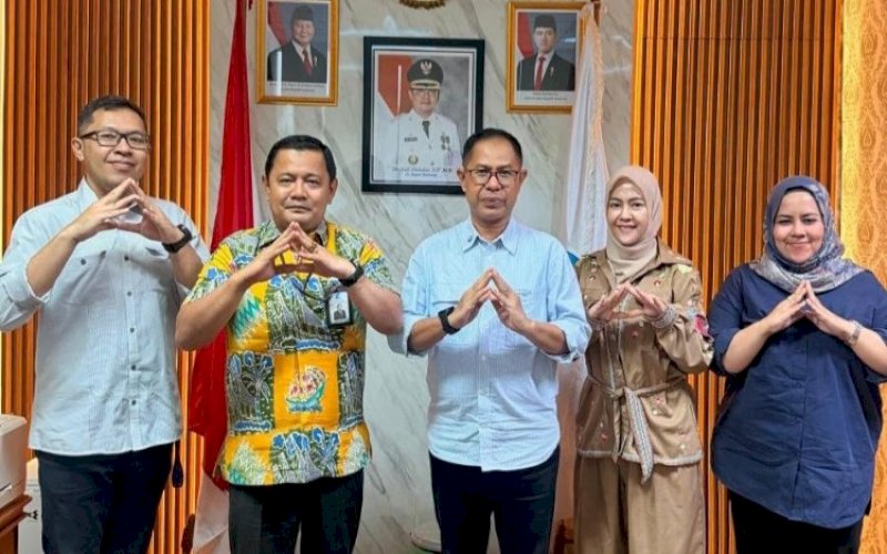 PERTEMUAN. Plt Kepala Dinas Perpustakaan dan Kearsipan Provinsi Sulsel Muhammad Jufri diterima langsung Deputi Bidang Tata Kelola Kearsipan Nasional ANRI Andi Abu Bakar. foto: istimewa