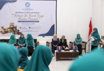 Limbah Jadi Rupiah, PKK Makassar Dorong Kader Kreatif dan Mandiri Finansial