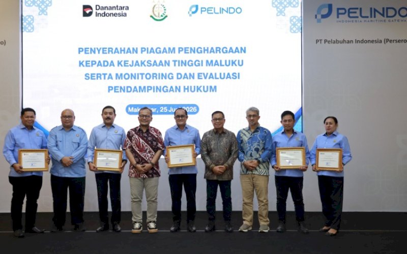 SINERGI. PT Pelabuhan Indonesia (Persero) Regional 4 bersama Kejaksaan Tinggi (Kejati) Maluku memperkuat sinergi dalam penguatan tata kelola dan kepastian hukum melalui kegiatan Monitoring dan Evaluasi Pendampingan Hukum sekaligus penyerahan piagam penghargaan kepada Kejaksaan Tinggi Maluku di Kantor Pelindo Regional 4, Makassar, Kamis (25/6/2026). foto: istimewa