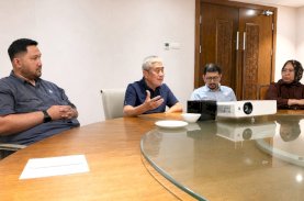 Rezza Pratama Said Silaturahmi dengan Idris Manggabarani