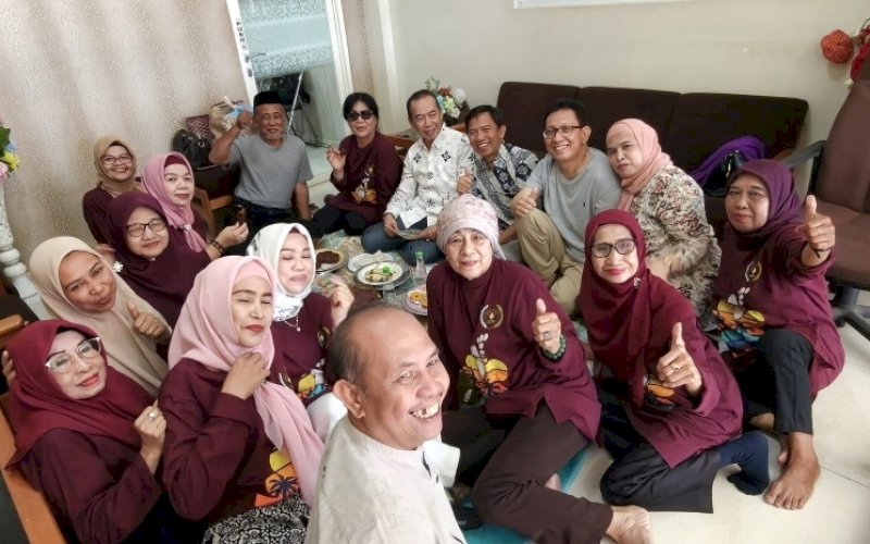 SYUKURAN. Ketua PWI Sulsel, Suwardi Thahir, resmi menandai langkah awal kepemimpinannya dengan menghadiri syukuran di Kantor PWI Sulsel, Jl Maccini Sawah No. 12, Kota Makassar, Jumat (19/6/2026). foto: istimewa