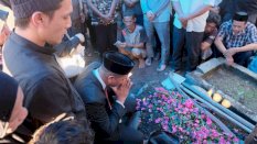 Uji Nurdin Pimpin Upacara Penghormatan Terakhir Almarhum Muhammad Yasin
