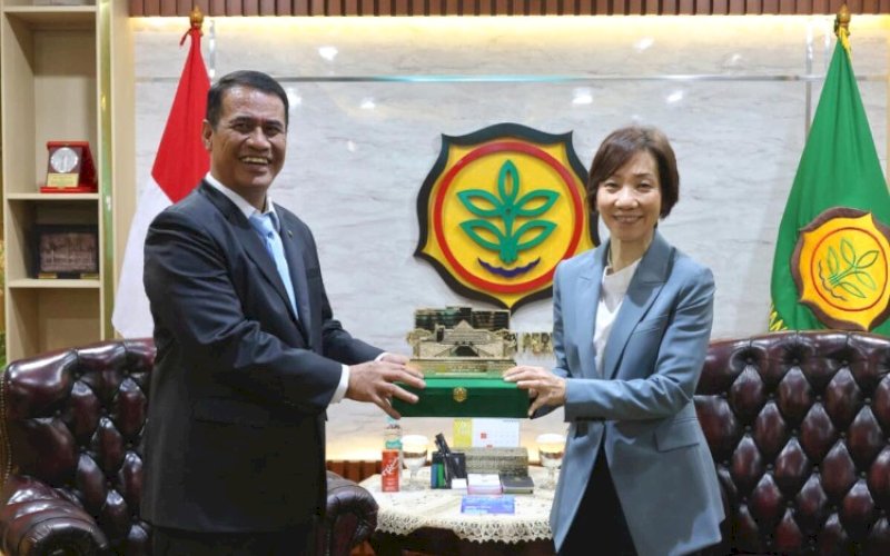 PERTEMUAN Mentan Andi Amran Sulaiman melakukan pertemuan bilateral dengan Menteri Keberlanjutan dan Lingkungan Singapura Grace Fu di Kantor Pusat Kementerian Pertanian, Jakarta, Senin (29/6/2026). foto: istinewa