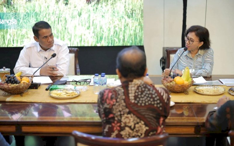 PERTEMUAN. Rektor UGM Prof Ova Emilia bertemu Menteri Pertanian Andi Amran Sulaiman di Jakarta, Senin (29/6/2026). foto: istimewa