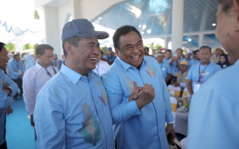 Andi Amran Sulaiman bersama Almarhum Rachmat Gobel semasa hidupnya. foto: istimewa