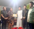 Andi Sudirman Sulaiman Salurkan Bantuan untuk Keluarga Anak Korban Tenggelam di Pantai Depan Masjid 99 Kubah