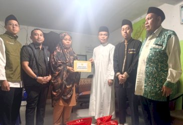 Andi Sudirman Sulaiman Salurkan Bantuan untuk Keluarga Anak Korban Tenggelam di Pantai Depan Masjid 99 Kubah