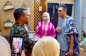 Andi Sudirman Sulaiman Apresiasi Miniatur Pinisi Karya UMKM Bulukumba di Pameran HUT Dekranas Ke-46