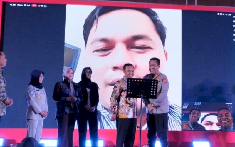 Andi Sudirman Sulaiman (kedua kanan). foto: istimewa