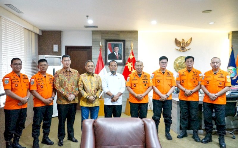 PERTEMUAN. Gubernur Sulsel Andi Sudirman Sulaiman melakukan audiensi dengan Kepala Badan Nasional Pencarian dan Pertolongan (Basarnas) RI Marsekal Madya TNI Mohammad Syafii di Kantor Basarnas RI, Jakarta, Rabu (22/7/2026). foto: istimewa