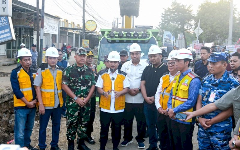 GROUNDBREAKING. Gubernur Sulsel, Andi Sudirman Sulaiman, hadir langsung melakukan groundbreaking penanganan preservasi ruas jalan tersebut di Desa Moncongloe, Kecamatan Moncongloe, Kabupaten Maros, Kamis (23/7/2026). foto: istimewa