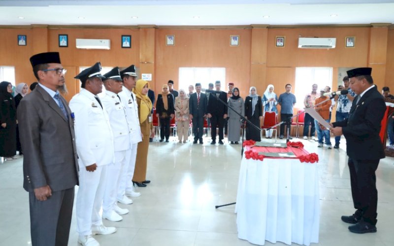 PELANTIKAN. Bupati Bulukumba, Andi Muchtar Ali Yusuf, melantik puluhan pejabat administrator, pejabat pengawas, lurah, Kepala Puskesmas, dan pejabat fungsional lingkup Pemkab Bulukumba di Ruang Pola Kantor Bupati Bulukumba, Kamis (23/7/2026). foto: istimewa