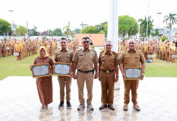 Andi Utta Beri Penghargaan kepada Tiga OPD Berprestasi dalam Pelayanan Publik