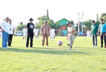 HUT Kemerdekaan RI Ke-81, Andi Utta Buka Turnamen Sepak Bola di Gantarang