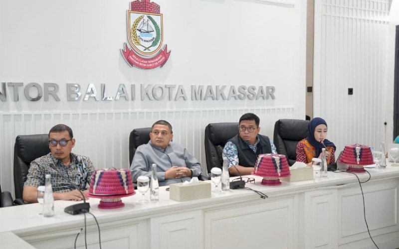 RAPAT. Wali Kota Makassar, Munafri Arifuddin (kedua kiri), memimpin Rapat Koordinasi bersama Kasatgas Korsup Wilayah IV KPK di Balai Kota Makassar, Jumat (31/7/2026). foto: istimewa