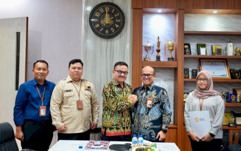 AUDIENSI. Sekda Provinsi Sulsel Jufri Rahman menerima Kepala Kantor Perwakilan LPS III Makassar Fuad Zaen. foto: istimewa
