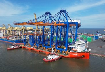 Pelindo Marine Kawal Kedatangan QCC dan RTG Baru di Pelabuhan Tanjung Perak serta Belawan