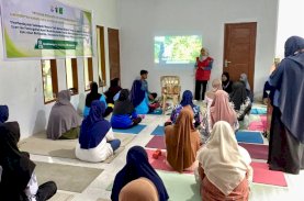 Cegah Nyeri Akibat Kerja, Fisioterapi Unhas Latih Fisik Kelompok Wanita Tani di Bulukumba