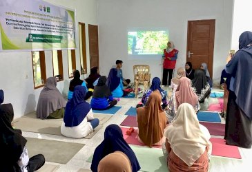 Cegah Nyeri Akibat Kerja, Fisioterapi Unhas Latih Fisik Kelompok Wanita Tani di Bulukumba