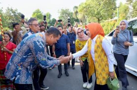 Uji Nurdin Sambut Kunjungan Penasihat DWP Kementerian ESDM, Serahkan Daftar Calon Penerima Bantuan PJUTS