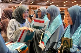 Aliyah Mustika Ilham Hadiri Pengukuhan 10.000 Guru Al Qur&rsquo;an dan Pembukaan Muktamar V Wahdah Islamiyah