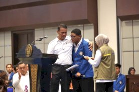 Mahasiswa Undip Curhat, Andi Amran Sulaiman Langsung Perintahkan Pengiriman Beras ke Alor NTT